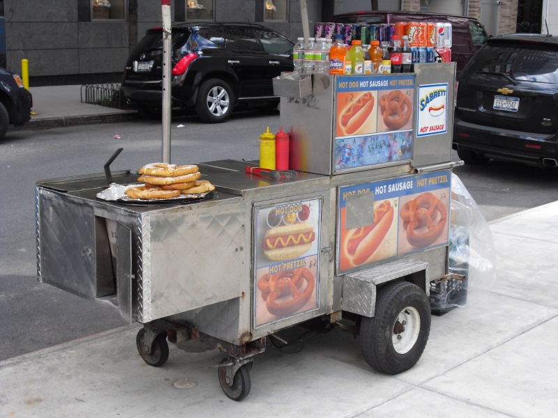 manhattan-travel-guide-street-vendor-hot-dog-cart
